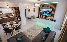 Luxury Designer Apartment - Romanescu Park
